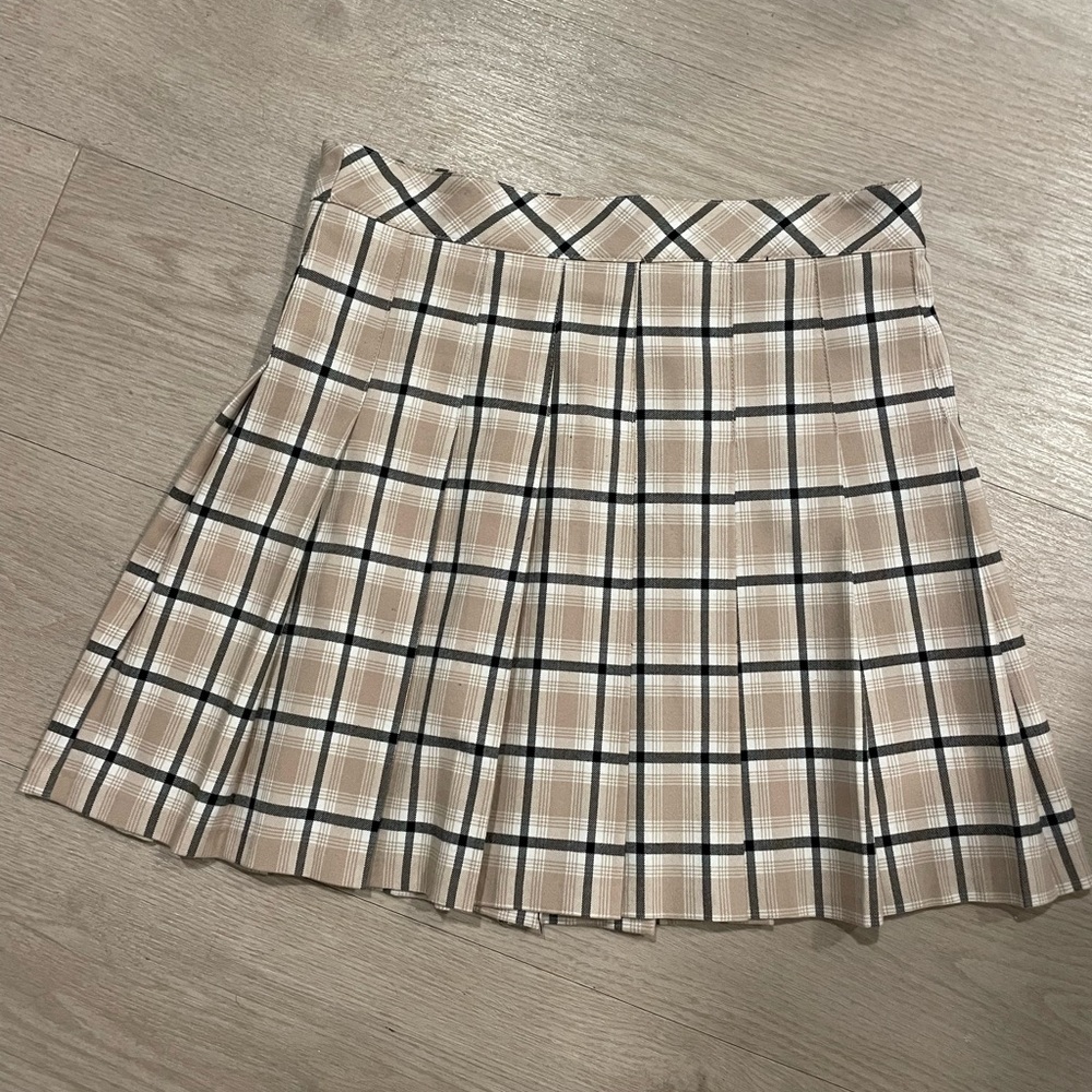 High-waisted checkered skirt